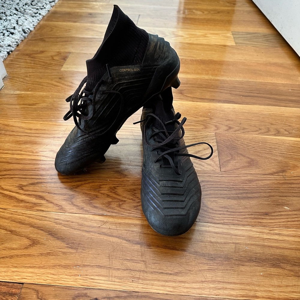 Men’s Black Adidas Predators Size 9.5